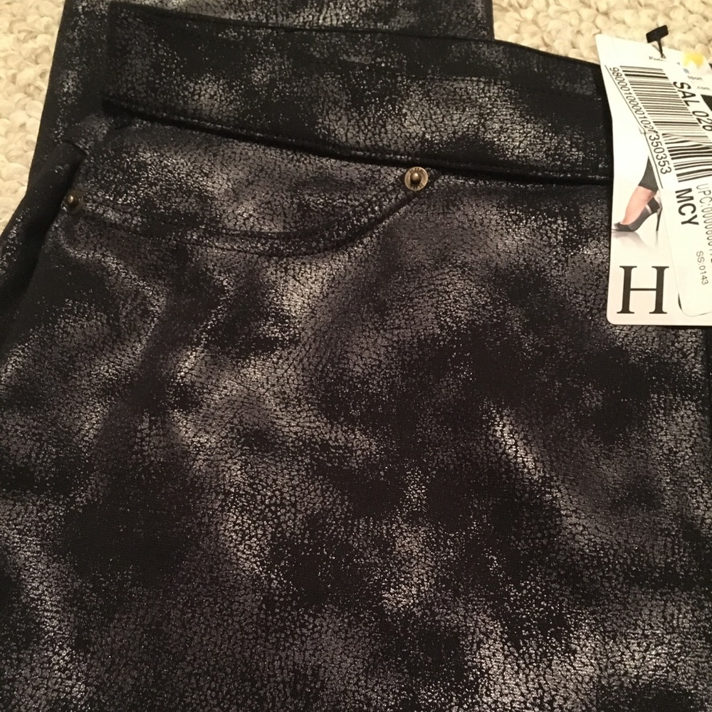 Hue sizes S,M & L metallic black leggings NWT - Picture 4 of 7
